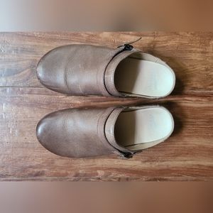 Dansko berry clogs